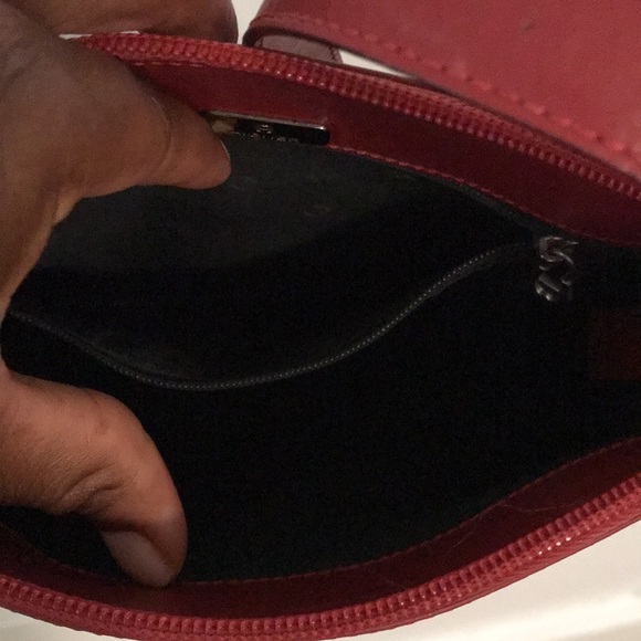 Etienne Agner leather Crossbody bag with an adjustable leather strap. - Picture 2 of 5